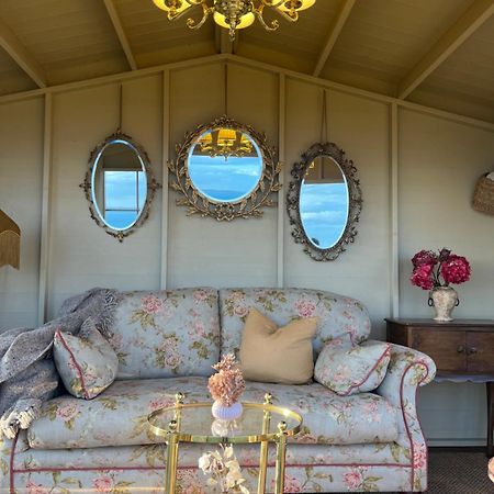 The Pink Cottage Upstairs Suite & Garden Summer Room Whitehead エクステリア 写真