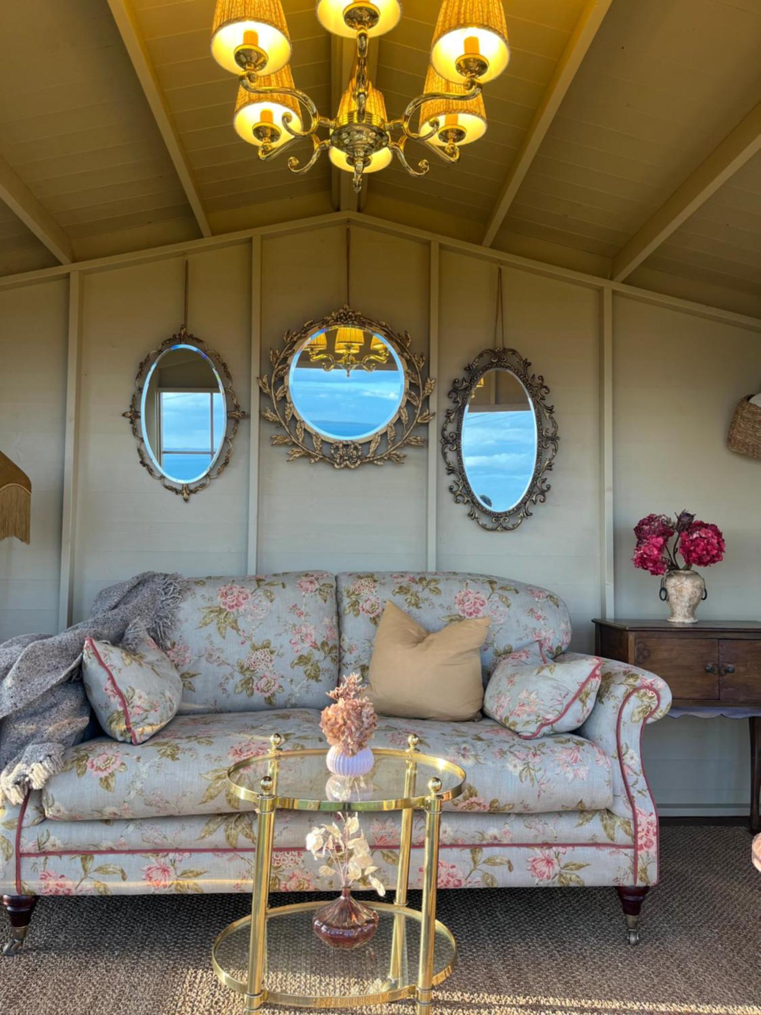 The Pink Cottage Upstairs Suite & Garden Summer Room Whitehead エクステリア 写真