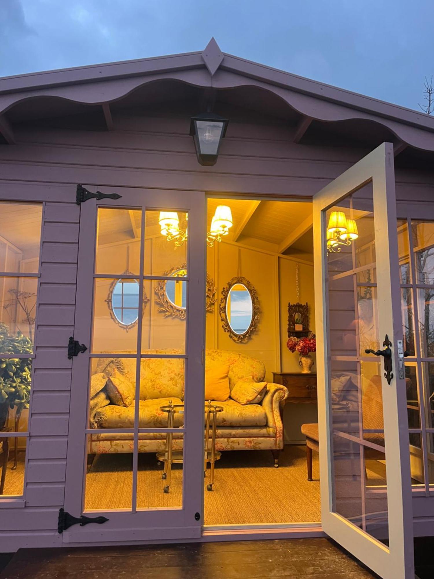 The Pink Cottage Upstairs Suite & Garden Summer Room Whitehead エクステリア 写真
