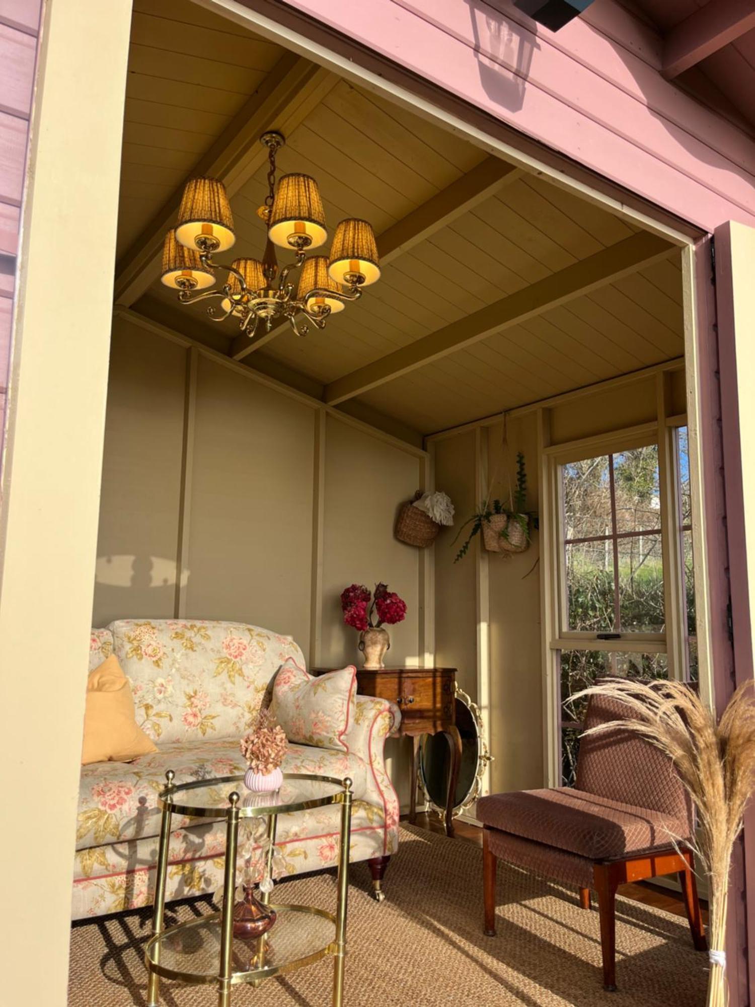 The Pink Cottage Upstairs Suite & Garden Summer Room Whitehead エクステリア 写真
