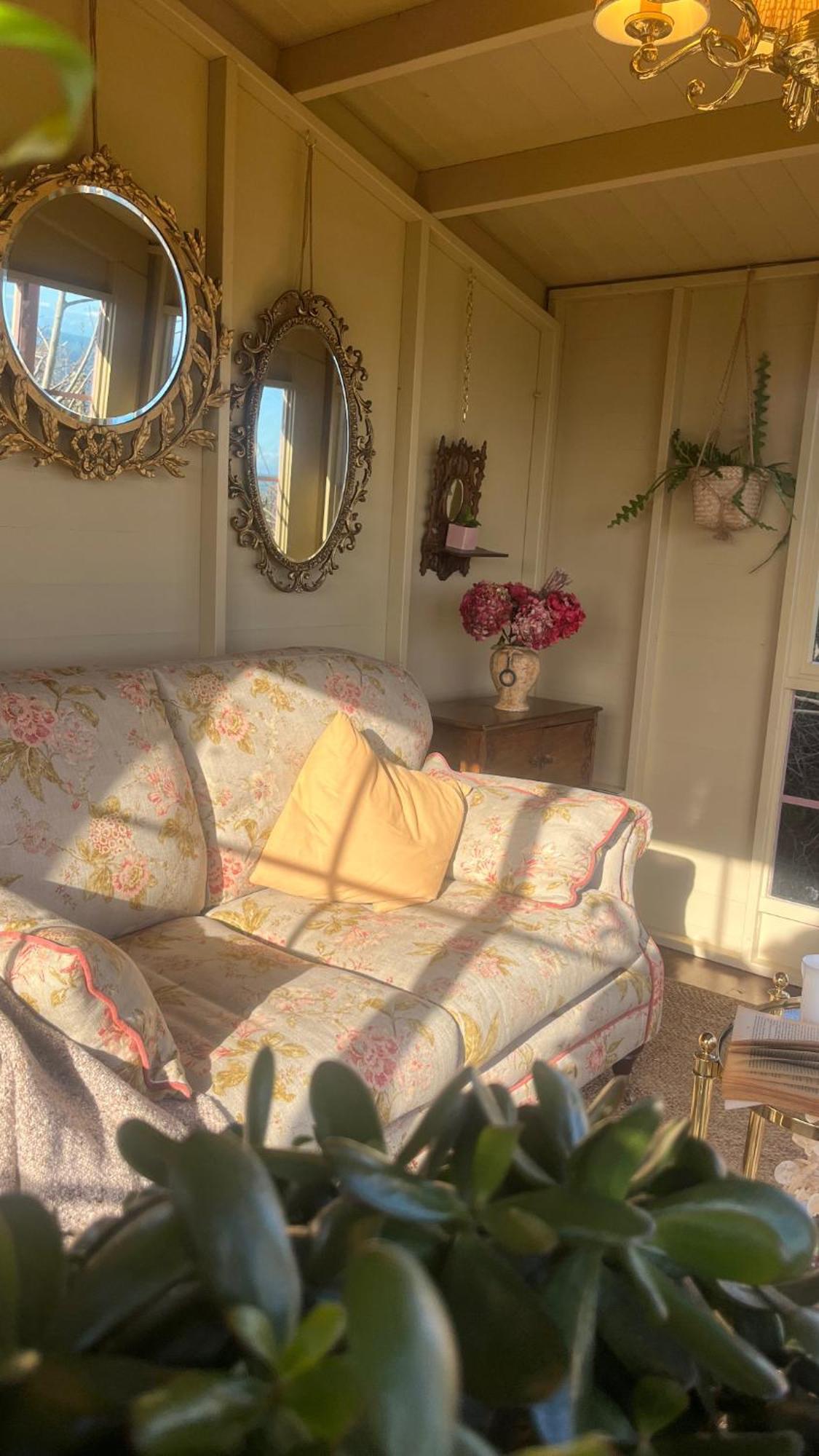The Pink Cottage Upstairs Suite & Garden Summer Room Whitehead エクステリア 写真