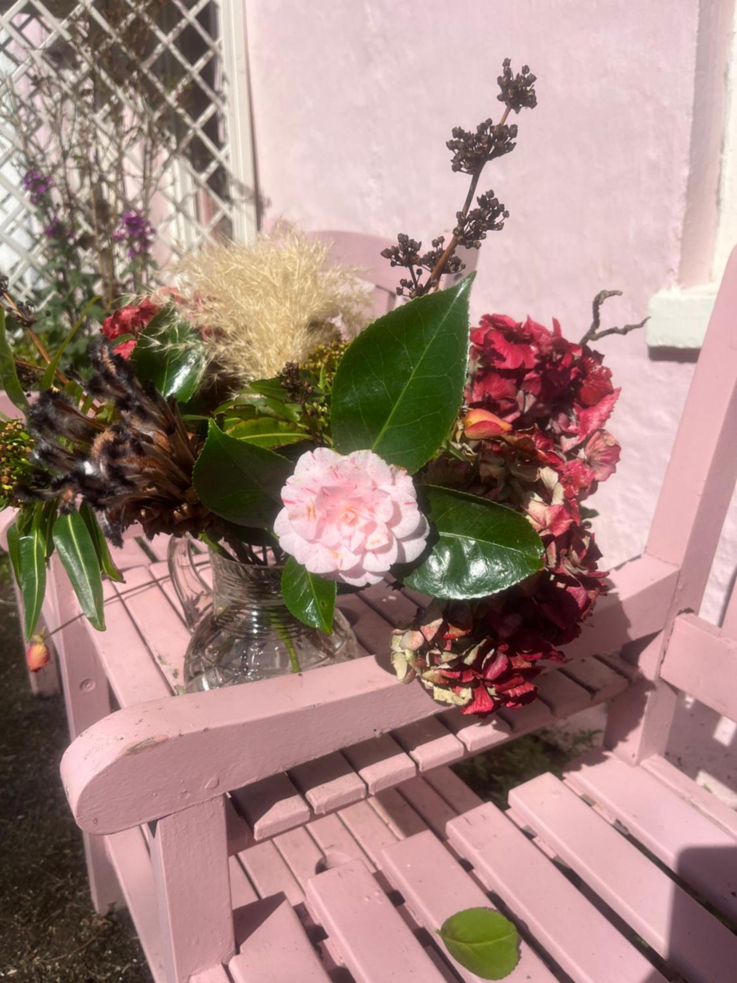 The Pink Cottage Upstairs Suite & Garden Summer Room Whitehead エクステリア 写真